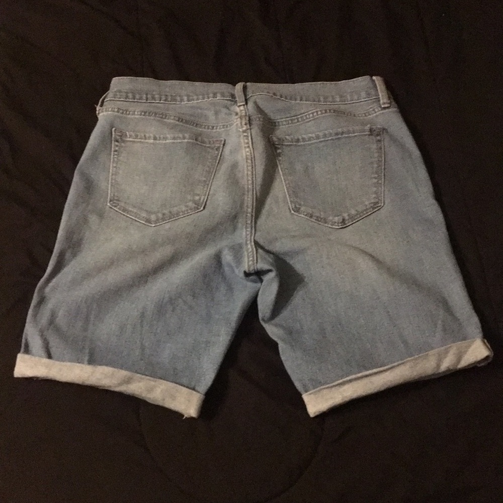 Light wash jean shorts - Picture 2 of 3